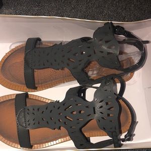 Bamboo brand woman sandals.